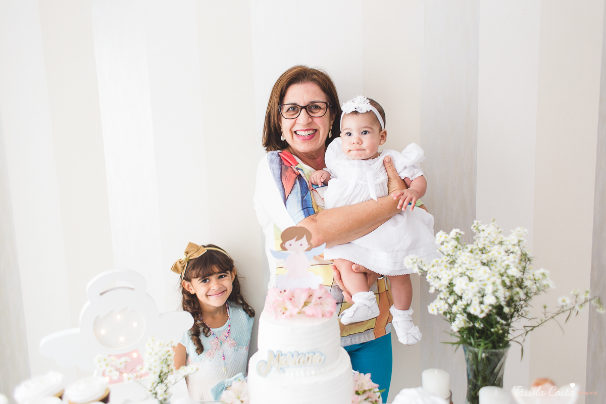 fotografia de batizado em Vitória ES, decoração para batizado, batizado feito na igreja de jardim da penha, vitória es, fotografia de família, fotos lindas de batizado, batizar em vitória es, fotos na missa de batizado, padrinho, madrinha, pais de criação