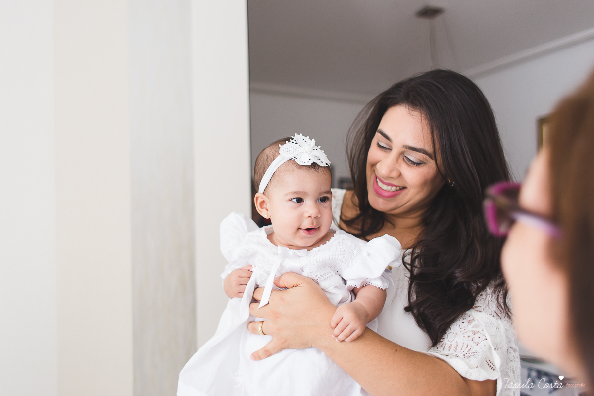 fotografia de batizado em Vitória ES, decoração para batizado, batizado feito na igreja de jardim da penha, vitória es, fotografia de família, fotos lindas de batizado, batizar em vitória es, fotos na missa de batizado, padrinho, madrinha, pais de criação