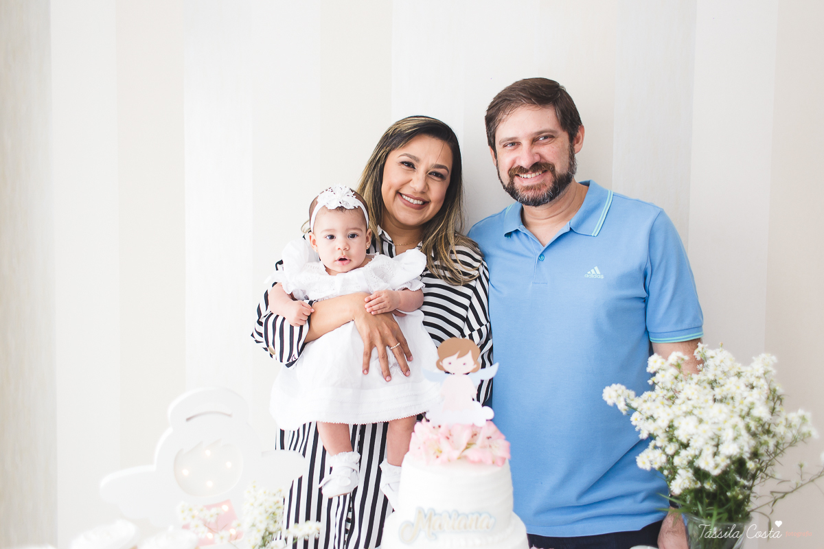 fotografia de batizado em Vitória ES, decoração para batizado, batizado feito na igreja de jardim da penha, vitória es, fotografia de família, fotos lindas de batizado, batizar em vitória es, fotos na missa de batizado, padrinho, madrinha, pais de criação