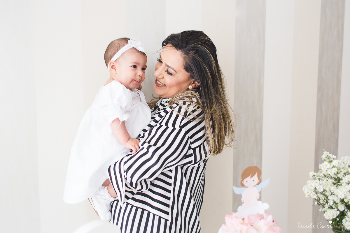 fotografia de batizado em Vitória ES, decoração para batizado, batizado feito na igreja de jardim da penha, vitória es, fotografia de família, fotos lindas de batizado, batizar em vitória es, fotos na missa de batizado, padrinho, madrinha, pais de criação