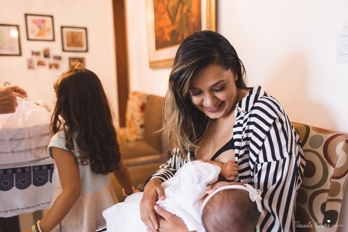 fotografia de batizado em Vitória ES, decoração para batizado, batizado feito na igreja de jardim da penha, vitória es, fotografia de família, fotos lindas de batizado, batizar em vitória es, fotos na missa de batizado, padrinho, madrinha, pais de criação