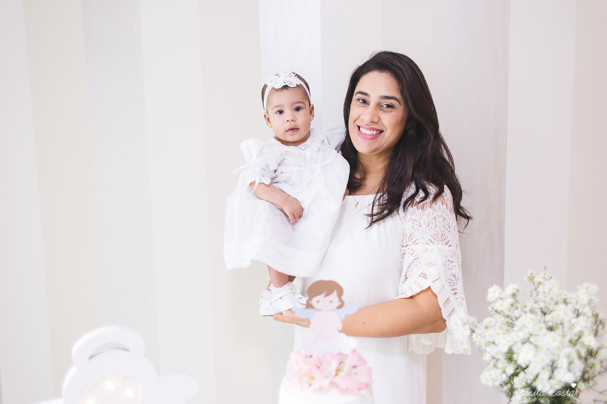 fotografia de batizado em Vitória ES, decoração para batizado, batizado feito na igreja de jardim da penha, vitória es, fotografia de família, fotos lindas de batizado, batizar em vitória es, fotos na missa de batizado, padrinho, madrinha, pais de criação