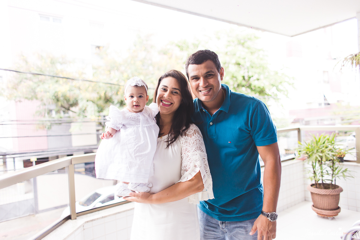 fotografia de batizado em Vitória ES, decoração para batizado, batizado feito na igreja de jardim da penha, vitória es, fotografia de família, fotos lindas de batizado, batizar em vitória es, fotos na missa de batizado, padrinho, madrinha, pais de criação