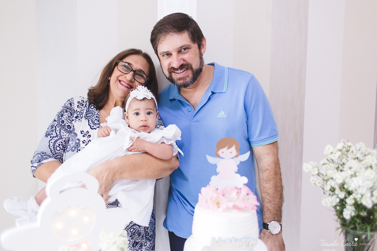 fotografia de batizado em Vitória ES, decoração para batizado, batizado feito na igreja de jardim da penha, vitória es, fotografia de família, fotos lindas de batizado, batizar em vitória es, fotos na missa de batizado, padrinho, madrinha, pais de criação