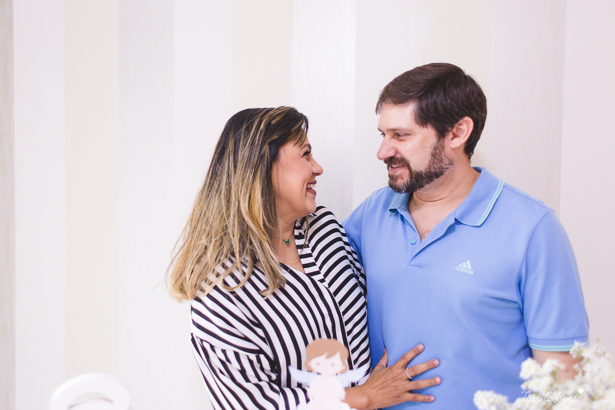 fotografia de batizado em Vitória ES, decoração para batizado, batizado feito na igreja de jardim da penha, vitória es, fotografia de família, fotos lindas de batizado, batizar em vitória es, fotos na missa de batizado, padrinho, madrinha, pais de criação