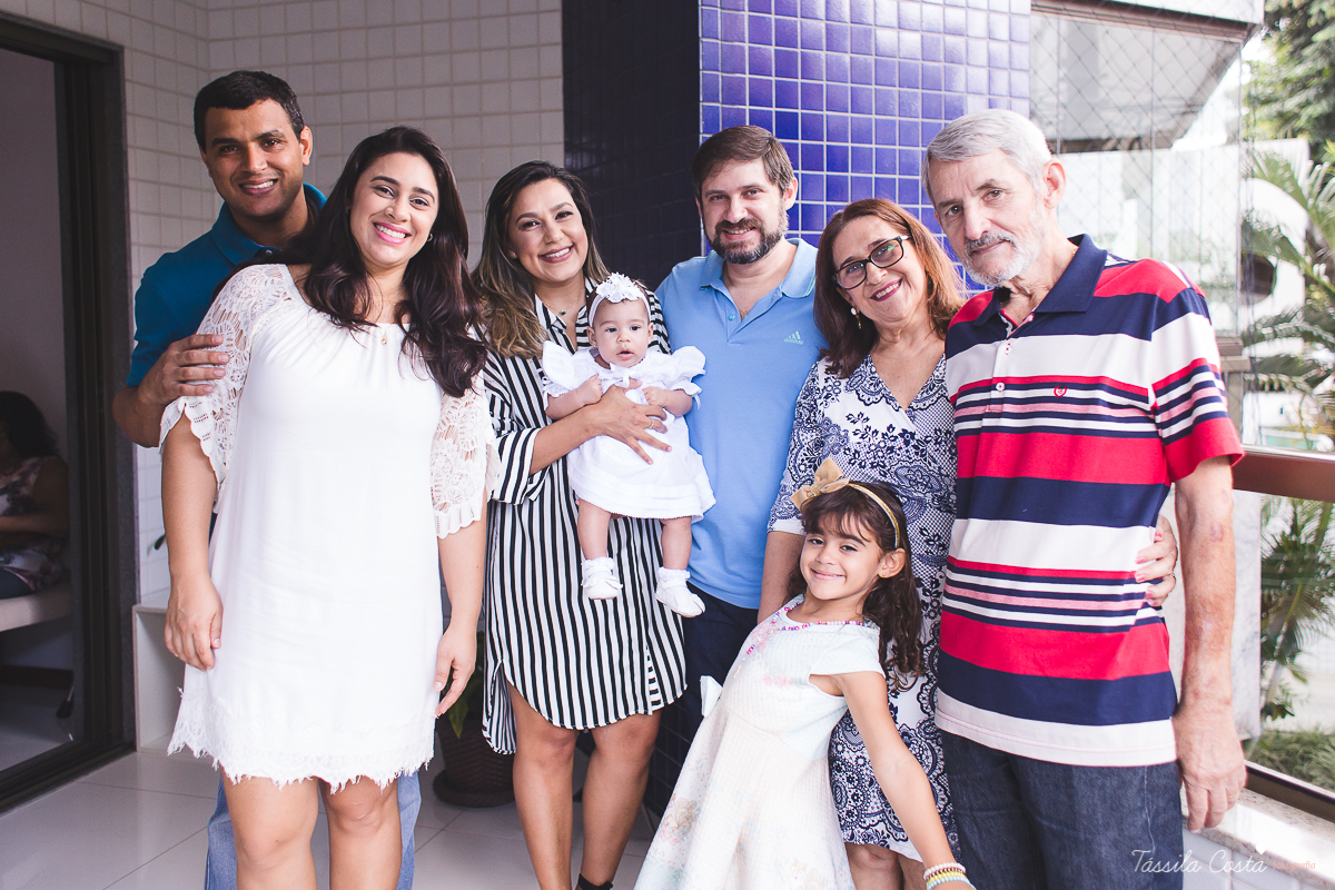 fotografia de batizado em Vitória ES, decoração para batizado, batizado feito na igreja de jardim da penha, vitória es, fotografia de família, fotos lindas de batizado, batizar em vitória es, fotos na missa de batizado, padrinho, madrinha, pais de criação