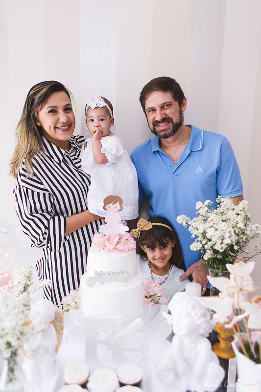 fotografia de batizado em Vitória ES, decoração para batizado, batizado feito na igreja de jardim da penha, vitória es, fotografia de família, fotos lindas de batizado, batizar em vitória es, fotos na missa de batizado, padrinho, madrinha, pais de criação