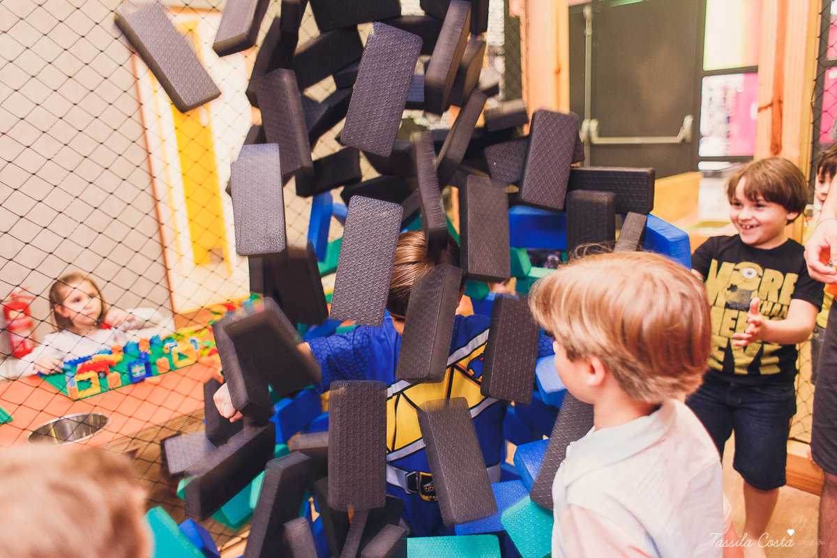 fotos iradas no shopping Mestre Álvaro, crianças amam festa na cidade animason, shopping mestre álvaro, festa mais econômica, para poucos convidados, muitos convidados na cidade animason shopping mestre álvaro, joão vitor 6 anos, festa de menino, fotos