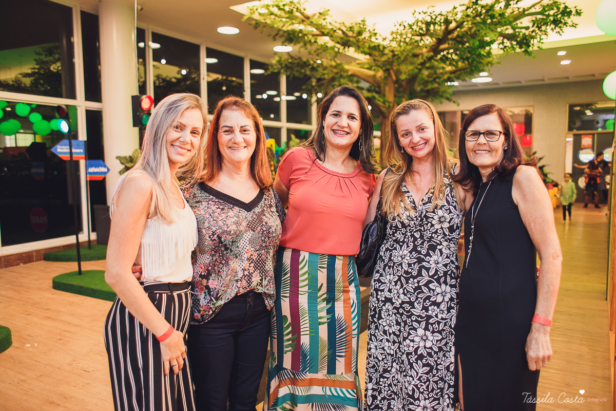fotos iradas no shopping Mestre Álvaro, crianças amam festa na cidade animason, shopping mestre álvaro, festa mais econômica, para poucos convidados, muitos convidados na cidade animason shopping mestre álvaro, joão vitor 6 anos, festa de menino, fotos