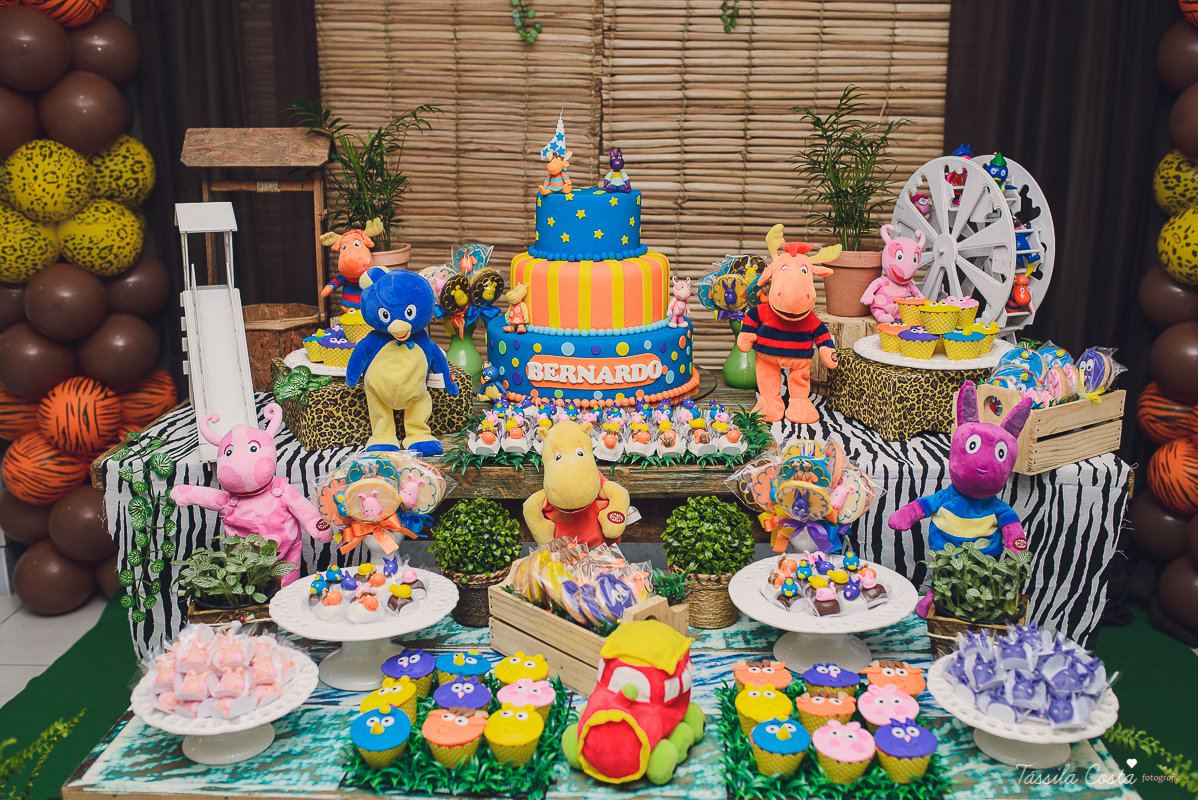 festa linda, festa intimista, festa no condimínio, festa de menino, praia da costa, festa na praia da costa, decoração linda, festa linda, tássila costa, tássila foto, fotos lindas, festas pequenas, backyardigans, festa 