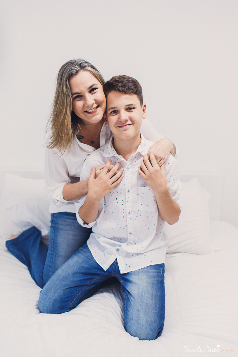 registros fotográficos feitos em casa, fotografia de família, lifestyle, tássila costa fotografia, mãe de 3, família grande e feliz, vitória es