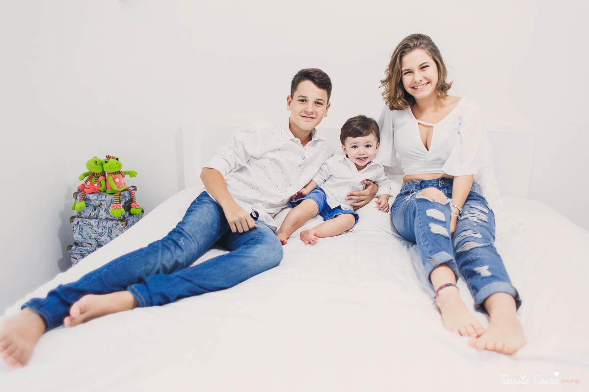 registros fotográficos feitos em casa, fotografia de família, lifestyle, tássila costa fotografia, mãe de 3, família grande e feliz, vitória es