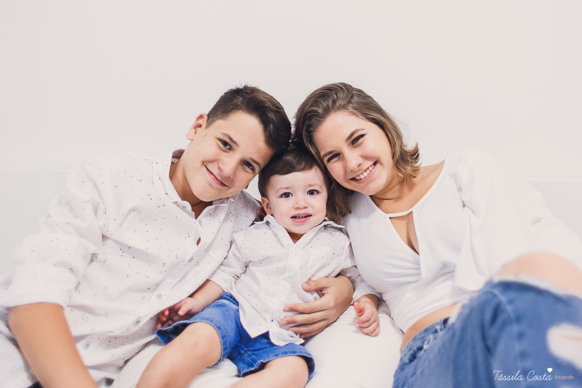 registros fotográficos feitos em casa, fotografia de família, lifestyle, tássila costa fotografia, mãe de 3, família grande e feliz, vitória es