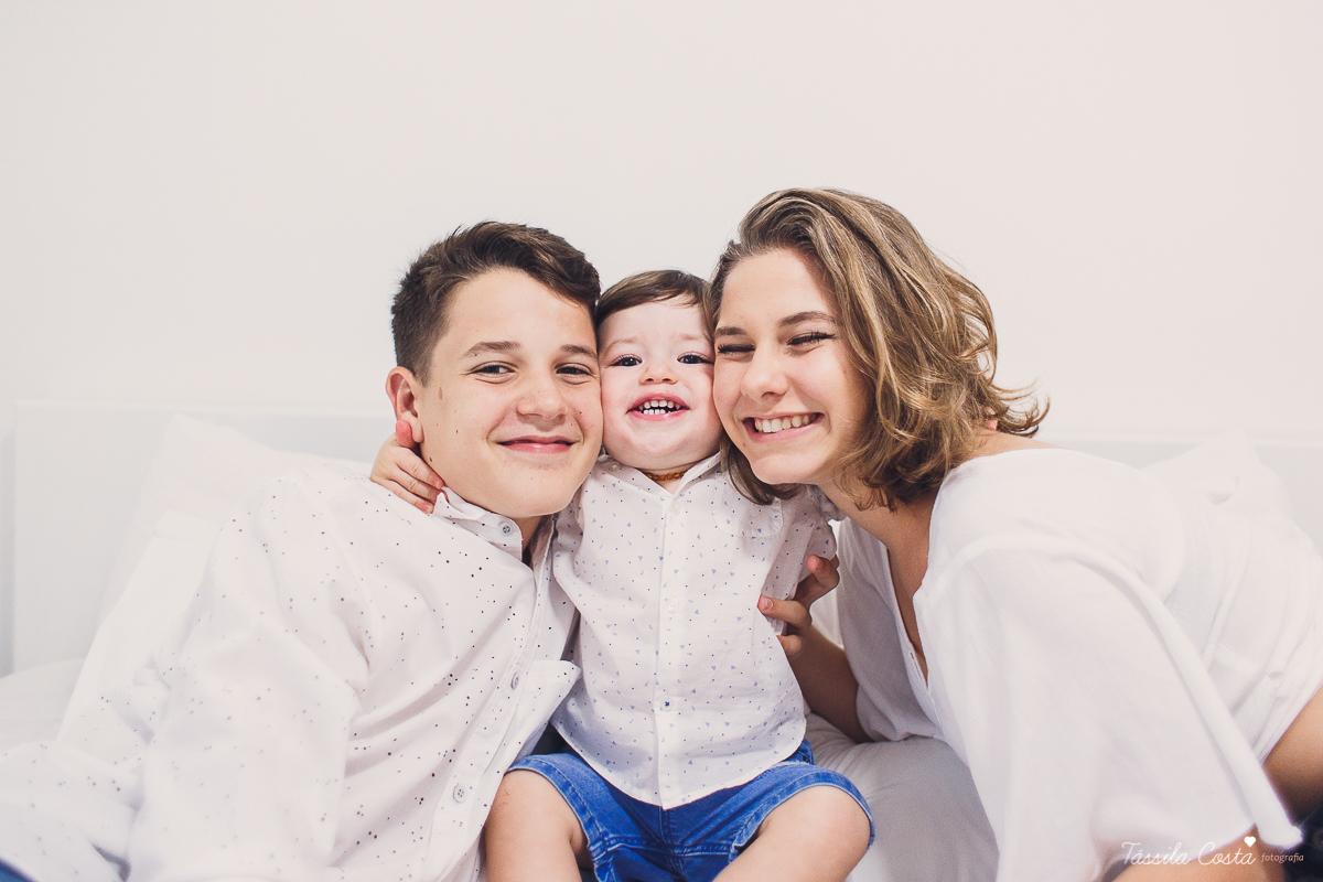 registros fotográficos feitos em casa, fotografia de família, lifestyle, tássila costa fotografia, mãe de 3, família grande e feliz, vitória es