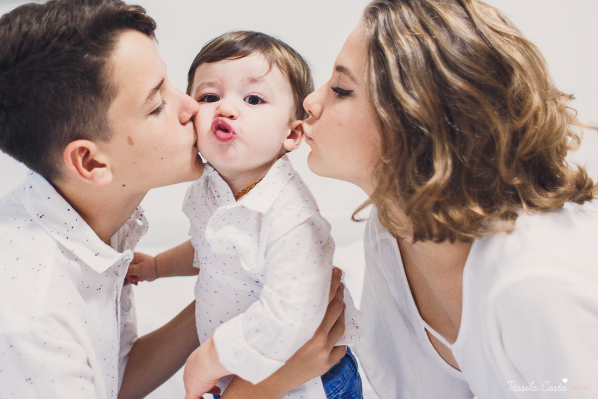 registros fotográficos feitos em casa, fotografia de família, lifestyle, tássila costa fotografia, mãe de 3, família grande e feliz, vitória es