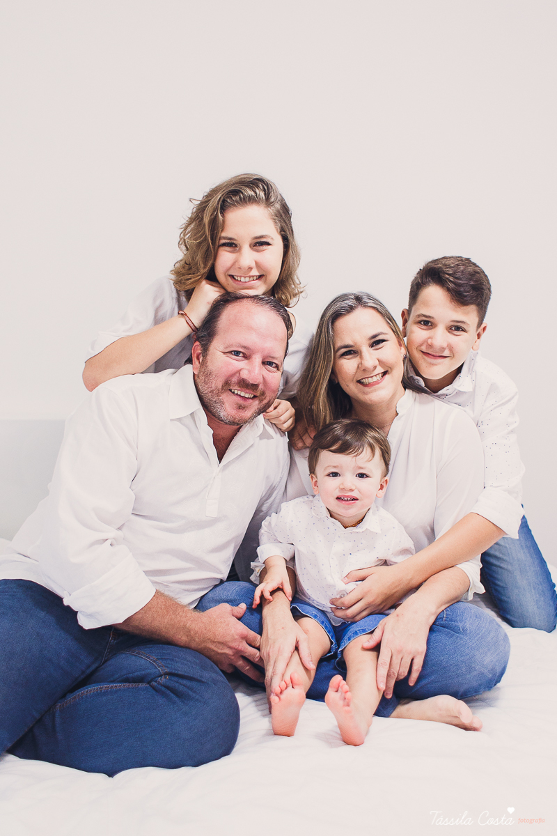 registros fotográficos feitos em casa, fotografia de família, lifestyle, tássila costa fotografia, mãe de 3, família grande e feliz, vitória es