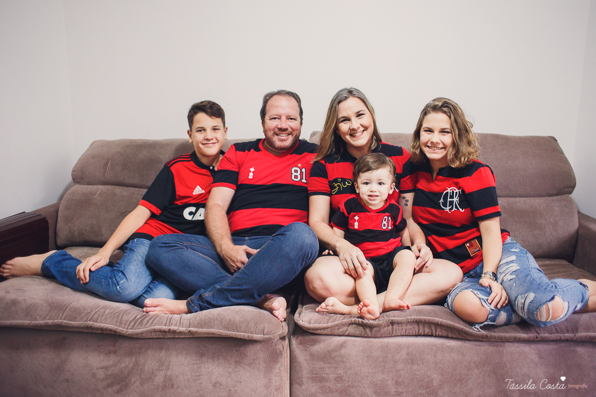 registros fotográficos feitos em casa, fotografia de família, lifestyle, tássila costa fotografia, mãe de 3, família grande e feliz, vitória es