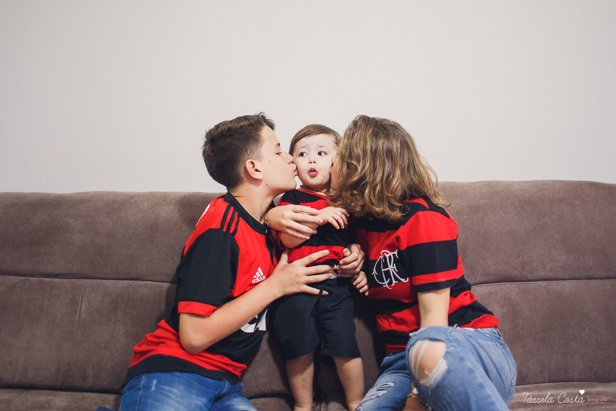registros fotográficos feitos em casa, fotografia de família, lifestyle, tássila costa fotografia, mãe de 3, família grande e feliz, vitória es