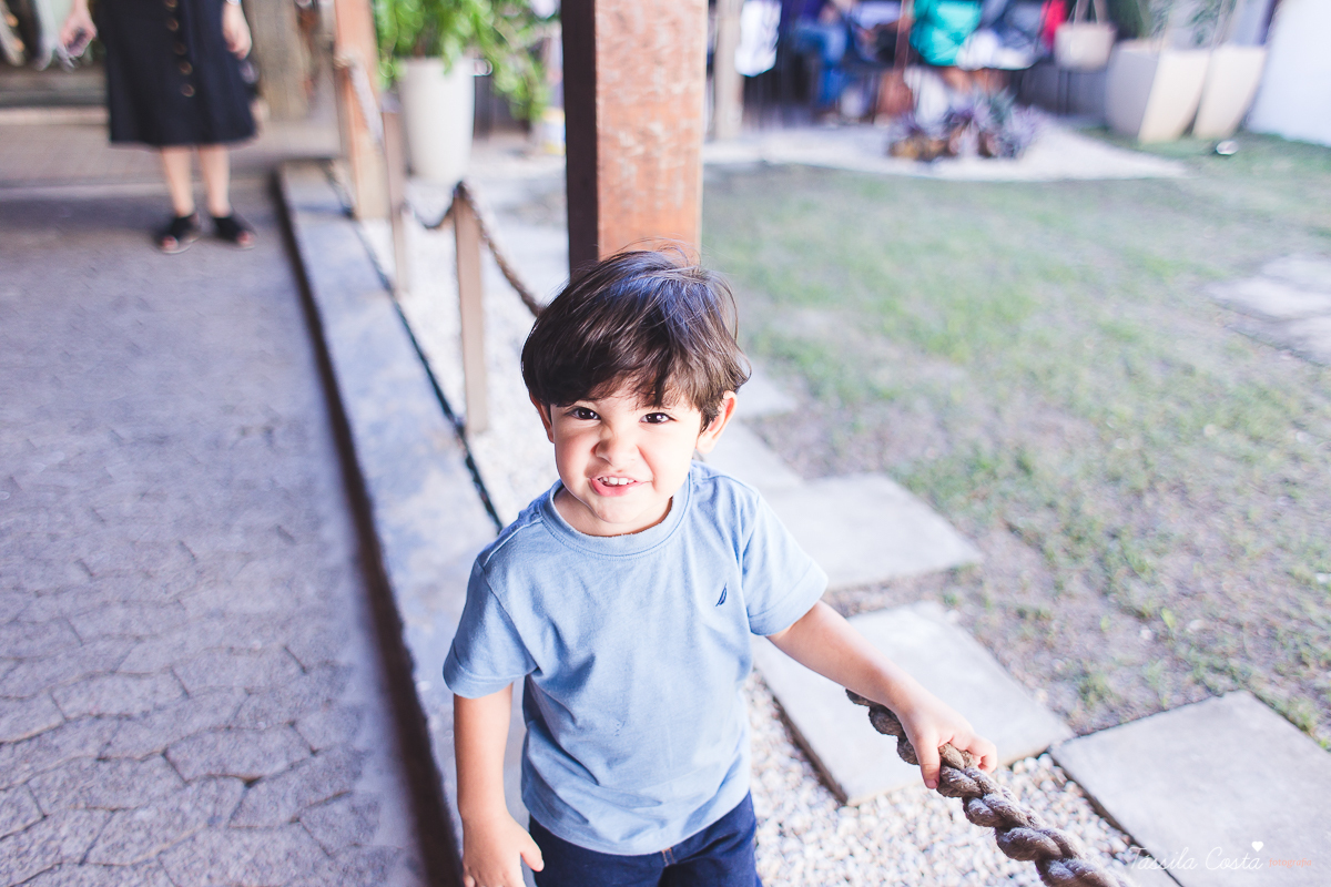 chá de bebê do Pedro, festa para chá de bebê, mundo azul, Praia de Itaparica, Casarão Verde, decoração linda para chá de bebê, fotografia no chá de bebê, fotografia de família em vila velha, es