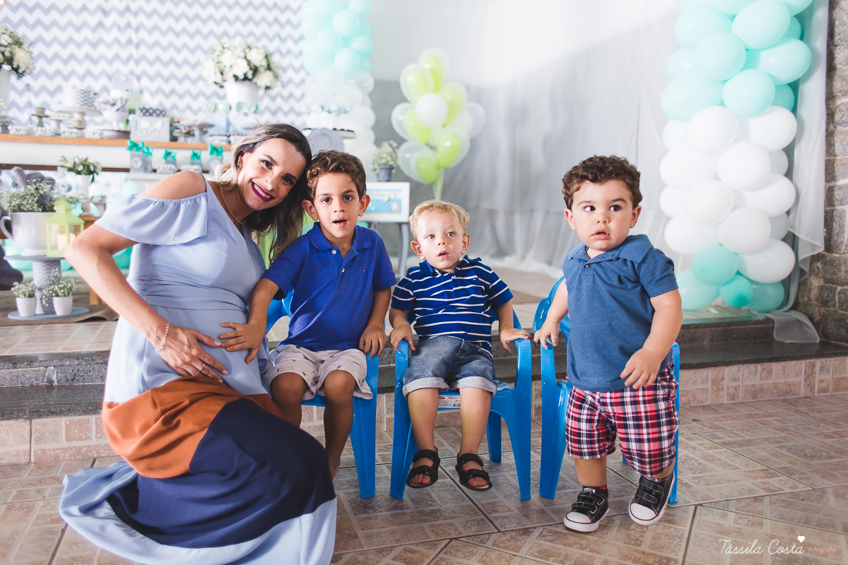 chá de bebê do Pedro, festa para chá de bebê, mundo azul, Praia de Itaparica, Casarão Verde, decoração linda para chá de bebê, fotografia no chá de bebê, fotografia de família em vila velha, es