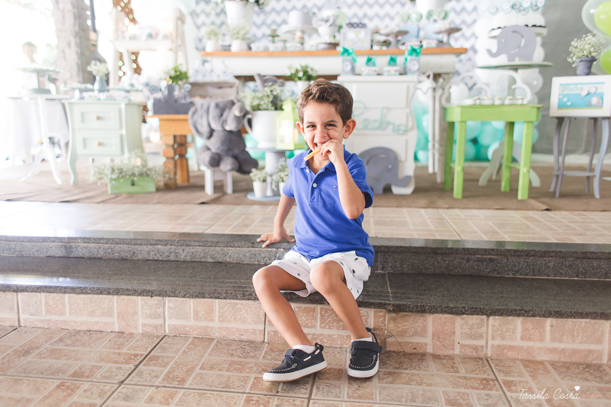 chá de bebê do Pedro, festa para chá de bebê, mundo azul, Praia de Itaparica, Casarão Verde, decoração linda para chá de bebê, fotografia no chá de bebê, fotografia de família em vila velha, es