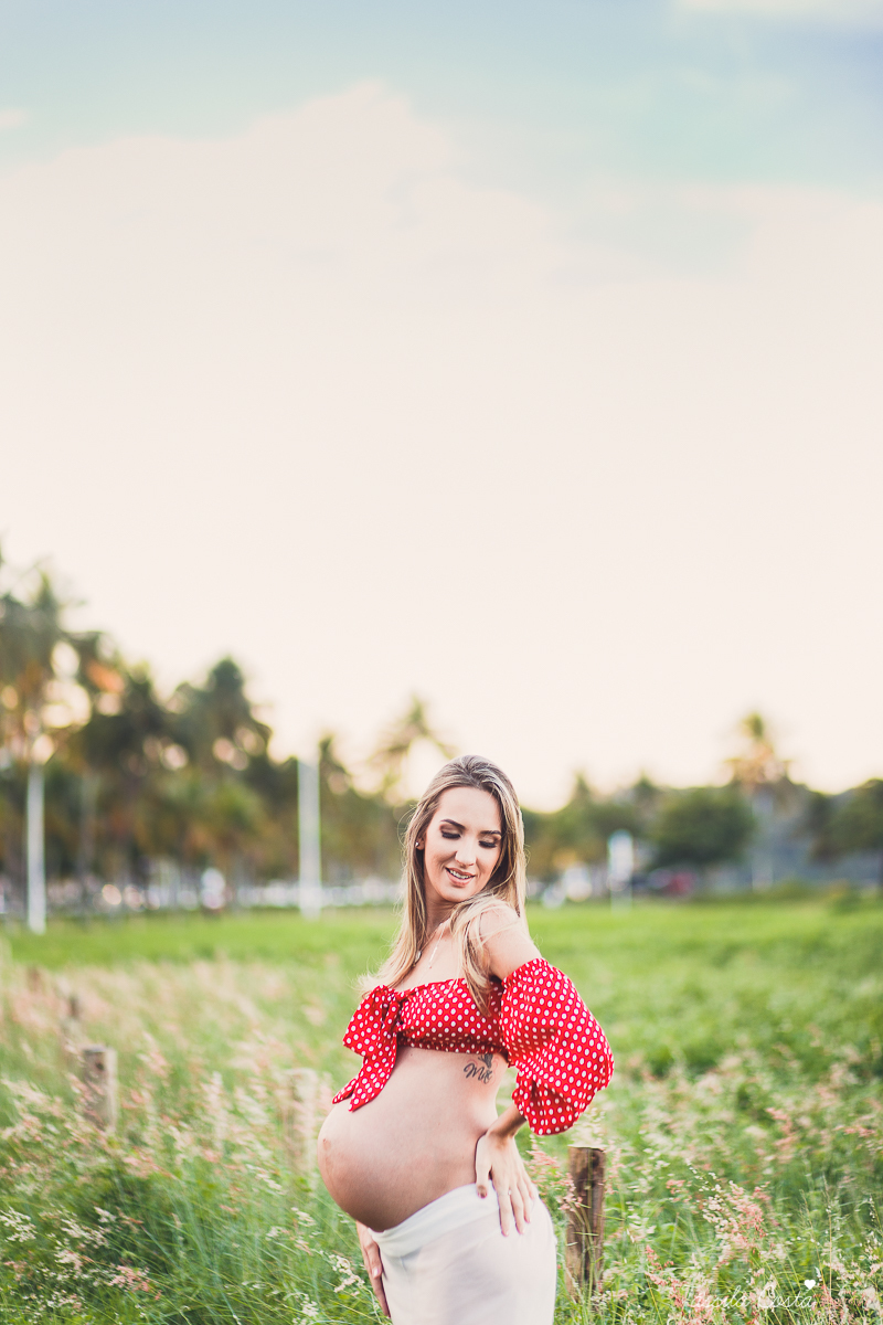 fotos lindas de grávida, ensaios fotográficos na luz de outono, por do sol, fotos no por do sol, grávidas e por do sol, grávida linda, o que vestir no ensaio fotográfico, gestante, camila e diogo, mãe de dois 