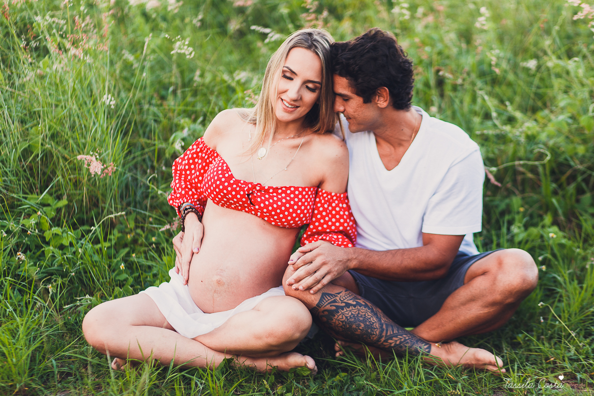 fotos lindas de grávida, ensaios fotográficos na luz de outono, por do sol, fotos no por do sol, grávidas e por do sol, grávida linda, o que vestir no ensaio fotográfico, gestante, camila e diogo, mãe de dois 