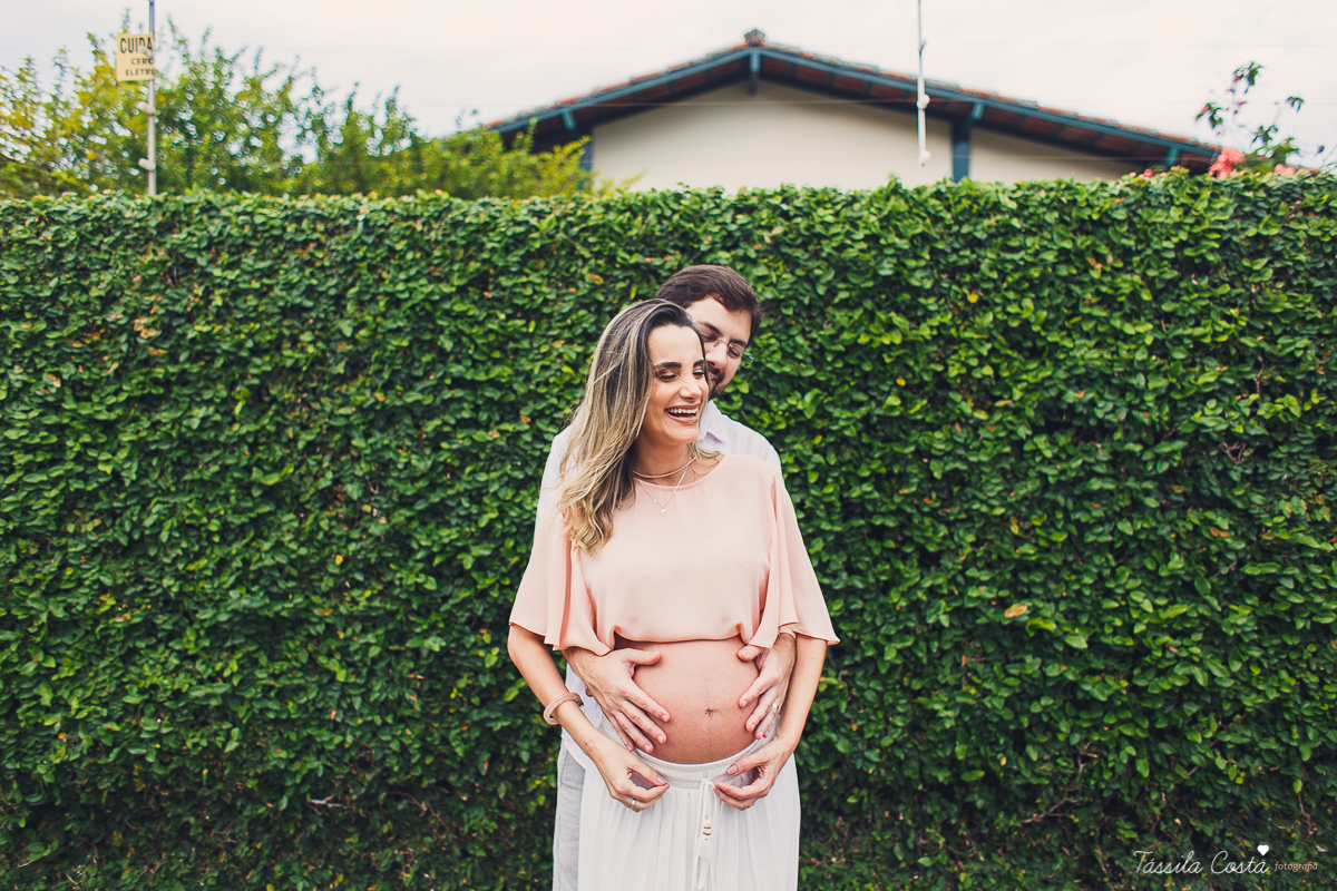fotos de gestante na Praia do Ribeiro, Praia da Costa, fotos de gestante no Farol de Santa Luzia, Vila Velha, Igreja Missão Praia da Costa, Tássila Costa fotografia, poses para ensaio gestante, fotografia de gestante na praia da fotos de gestante na Costa