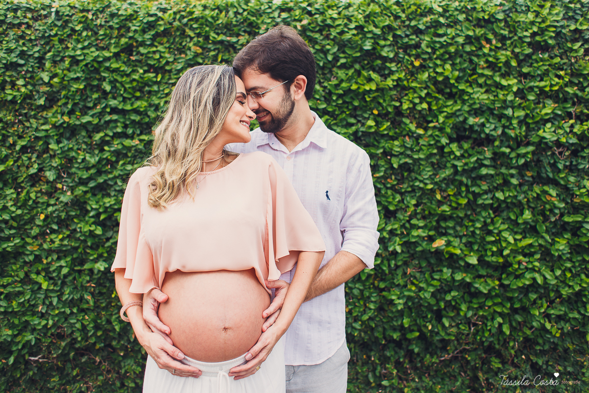 fotos de gestante na Praia do Ribeiro, Praia da Costa, fotos de gestante no Farol de Santa Luzia, Vila Velha, Igreja Missão Praia da Costa, Tássila Costa fotografia, poses para ensaio gestante, fotografia de gestante na praia da Costa