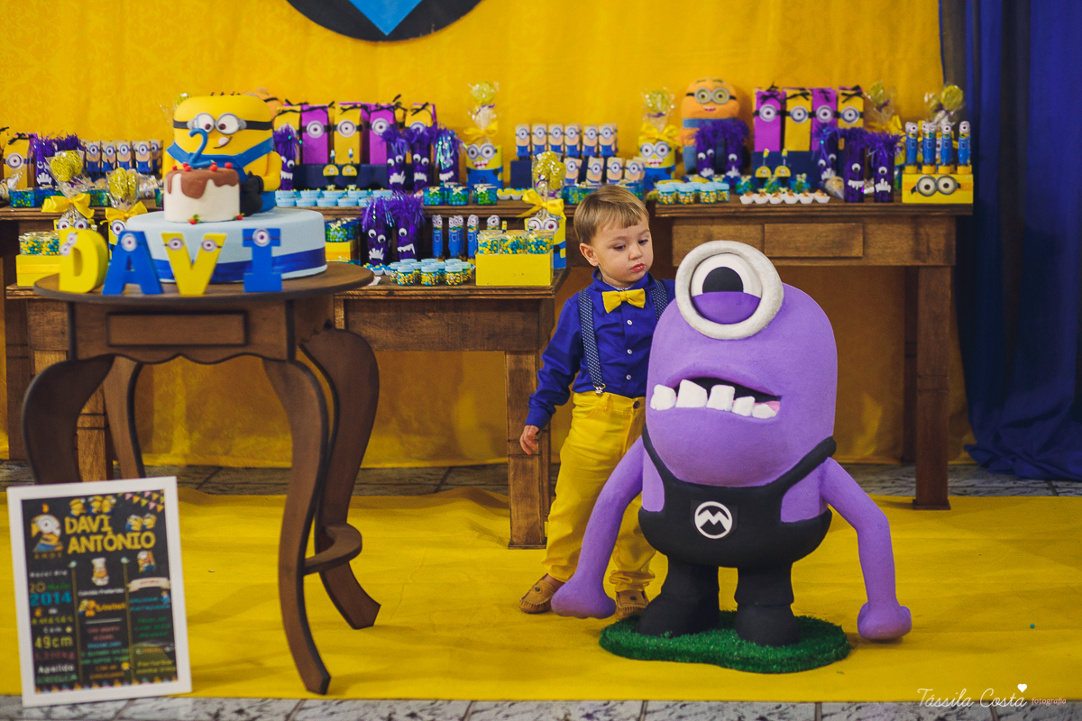 Tássila Costa, fotografia em Vila Velha, festa infantil em  Vila Velha, Cerimonial Victórias, cerimonial em Itaparica, festa de menino, minions, decoração dos minions, festa pequena, festa linda, mãe de menino, davi ant&