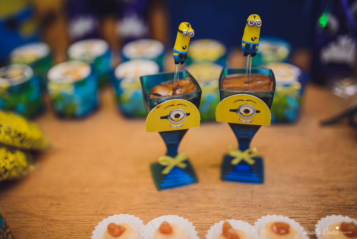 Tássila Costa, fotografia em Vila Velha, festa infantil em  Vila Velha, Cerimonial Victórias, cerimonial em Itaparica, festa de menino, minions, decoração dos minions, festa pequena, festa linda, mãe de menino, davi ant&