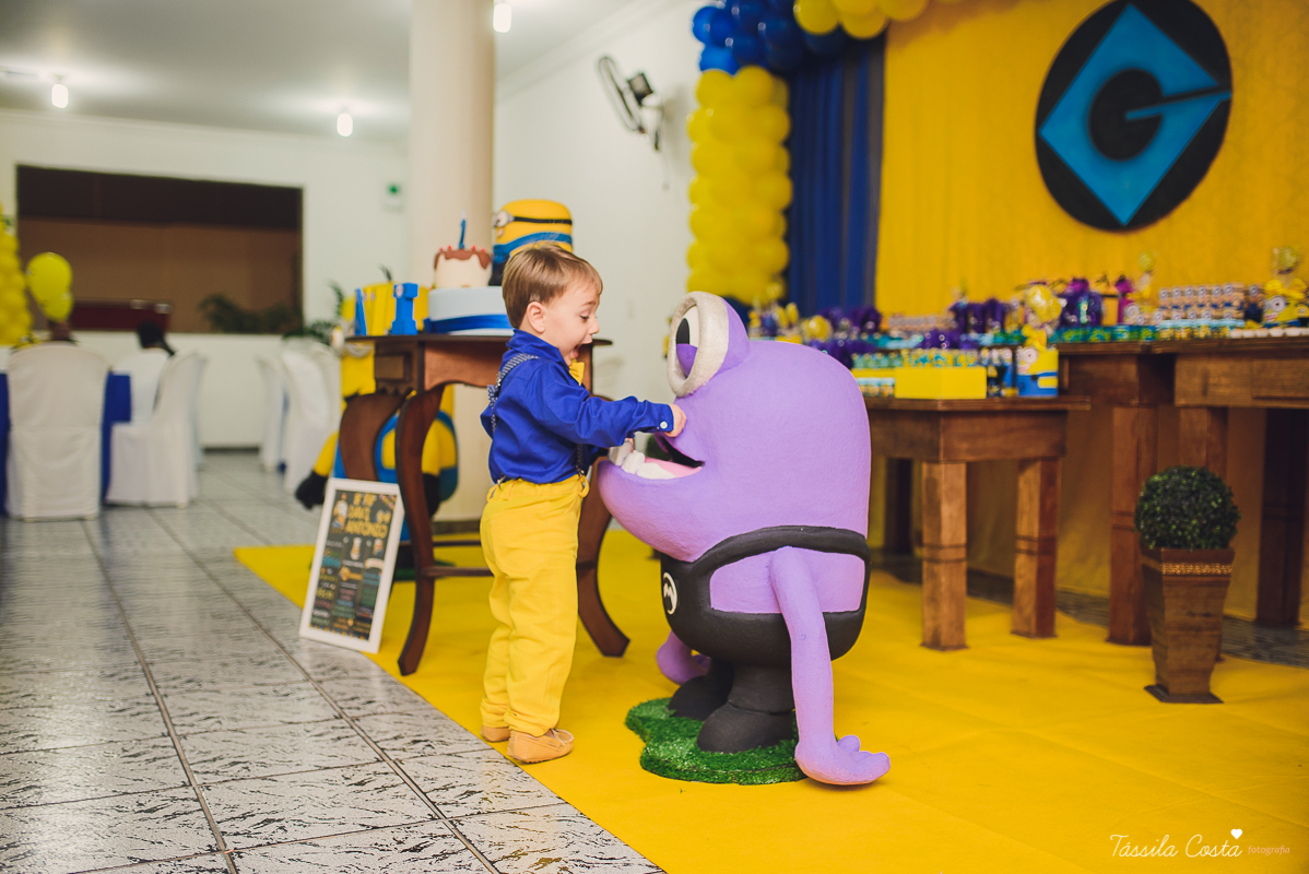 Tássila Costa, fotografia em Vila Velha, festa infantil em  Vila Velha, Cerimonial Victórias, cerimonial em Itaparica, festa de menino, minions, decoração dos minions, festa pequena, festa linda, mãe de menino, davi ant&