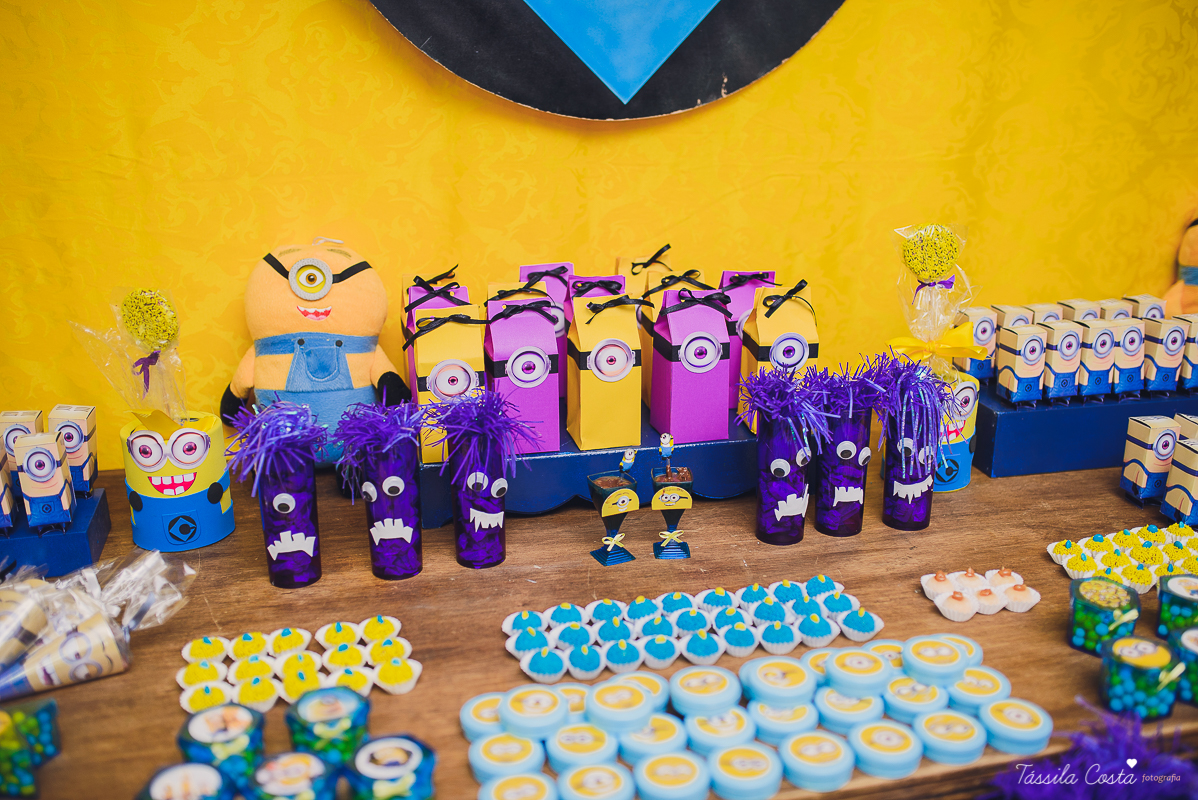 Tássila Costa, fotografia em Vila Velha, festa infantil em  Vila Velha, Cerimonial Victórias, cerimonial em Itaparica, festa de menino, minions, decoração dos minions, festa pequena, festa linda, mãe de menino, davi ant&