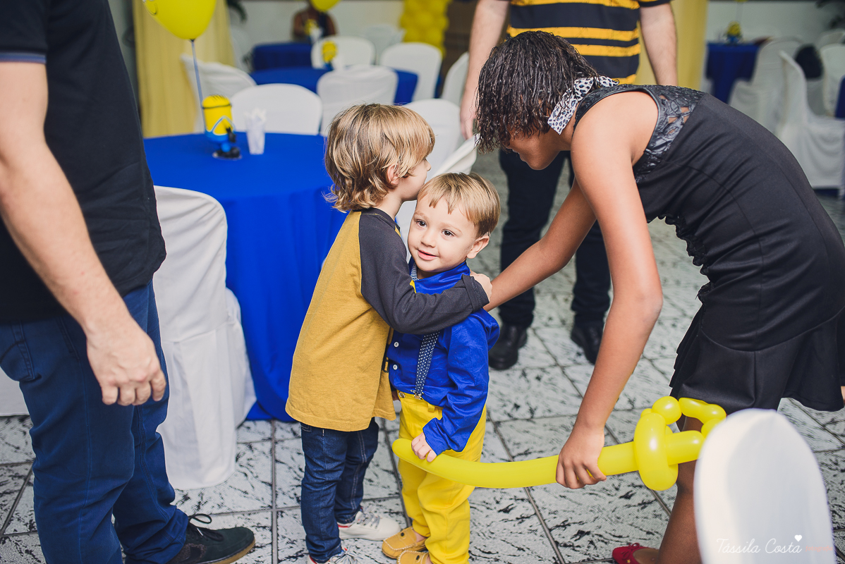 Tássila Costa, fotografia em Vila Velha, festa infantil em  Vila Velha, Cerimonial Victórias, cerimonial em Itaparica, festa de menino, minions, decoração dos minions, festa pequena, festa linda, mãe de menino, davi ant&
