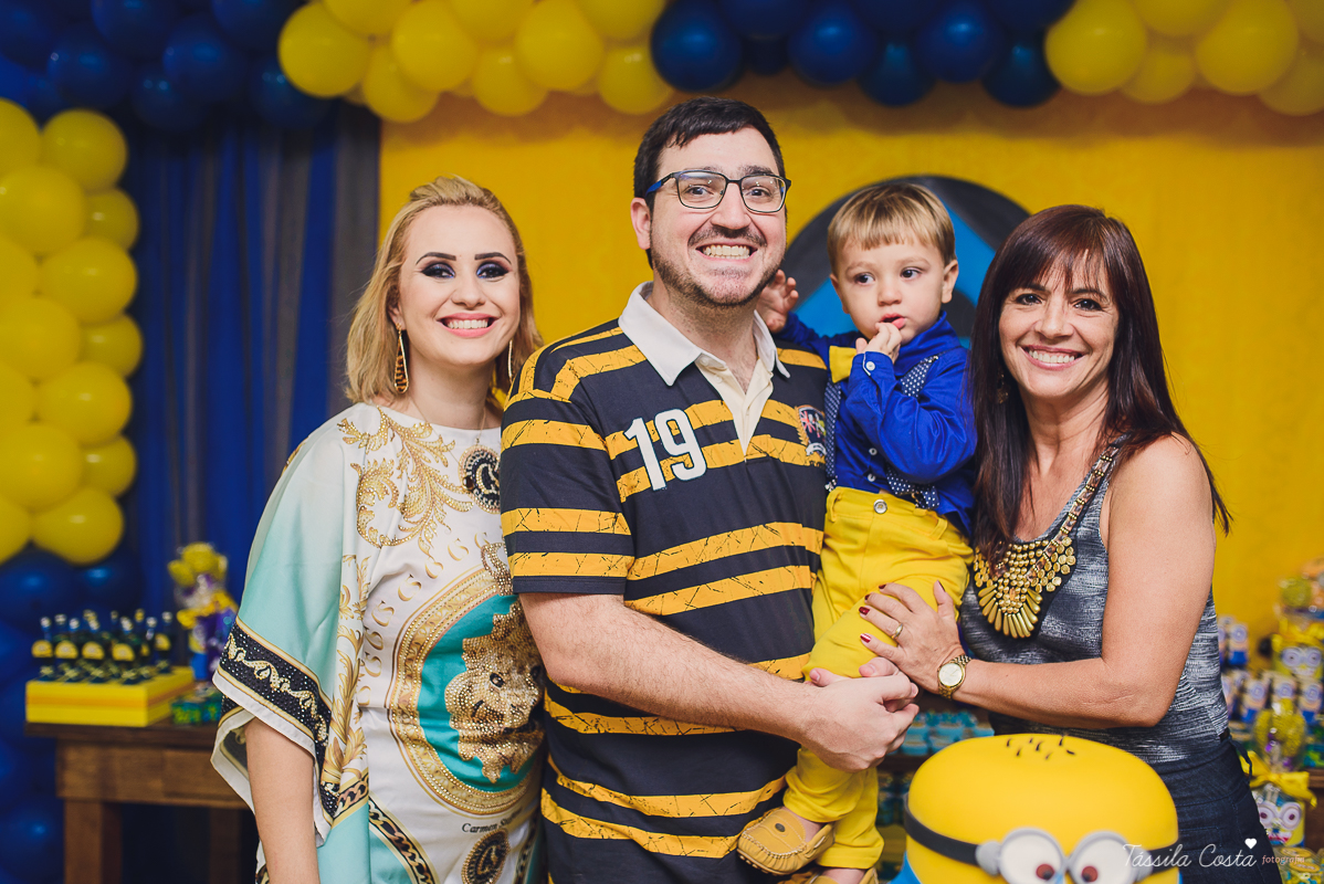 Tássila Costa, fotografia em Vila Velha, festa infantil em  Vila Velha, Cerimonial Victórias, cerimonial em Itaparica, festa de menino, minions, decoração dos minions, festa pequena, festa linda, mãe de menino, davi ant&