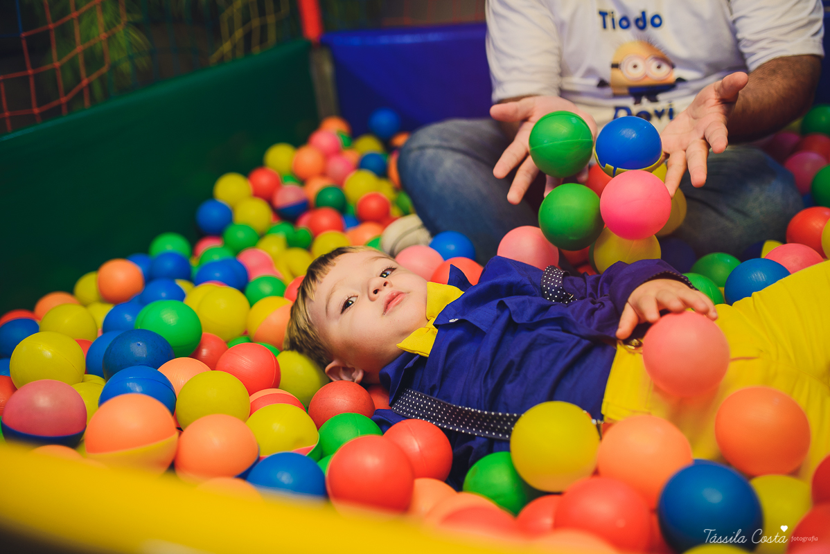 Tássila Costa, fotografia em Vila Velha, festa infantil em  Vila Velha, Cerimonial Victórias, cerimonial em Itaparica, festa de menino, minions, decoração dos minions, festa pequena, festa linda, mãe de menino, davi ant&
