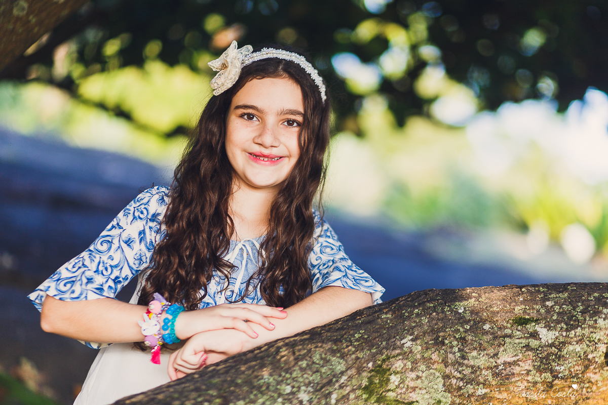 fotos feitas na ilha do frade, ensaio de família na ilha do frade, fotos de menina de 10 anos, looks para ensaio fotográfico, fotos com dia nublado em vitória es, fotografia em vitória es, fotógrafa especializada em ensaio externo, fotógrafa especializada