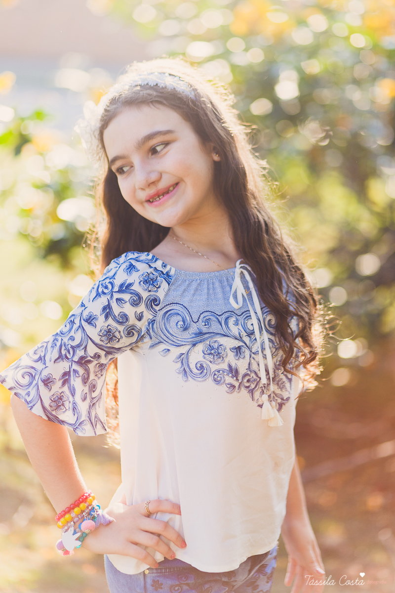 fotos feitas na ilha do frade, ensaio de família na ilha do frade, fotos de menina de 10 anos, looks para ensaio fotográfico, fotos com dia nublado em vitória es, fotografia em vitória es, fotógrafa especializada em ensaio externo, fotógrafa especializada