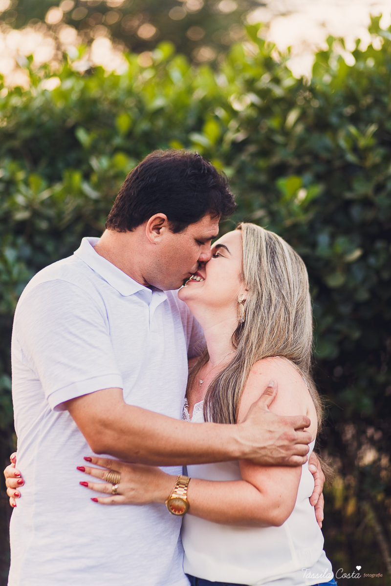 fotos feitas na ilha do frade, ensaio de família na ilha do frade, fotos de menina de 10 anos, looks para ensaio fotográfico, fotos com dia nublado em vitória es, fotografia em vitória es, fotógrafa especializada em ensaio externo, fotógrafa especializada