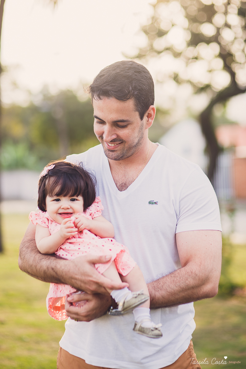 fotografia de família em Vitória ES, Praia de Camburi, Virótia ES, fotos de família, fotógrafa de familias em Vitória ES, fotos profissionais, Tássila Costa fotografia, papais de primeira viagem, acompanhamento fotográfico em Vitória, pais de menina, ES