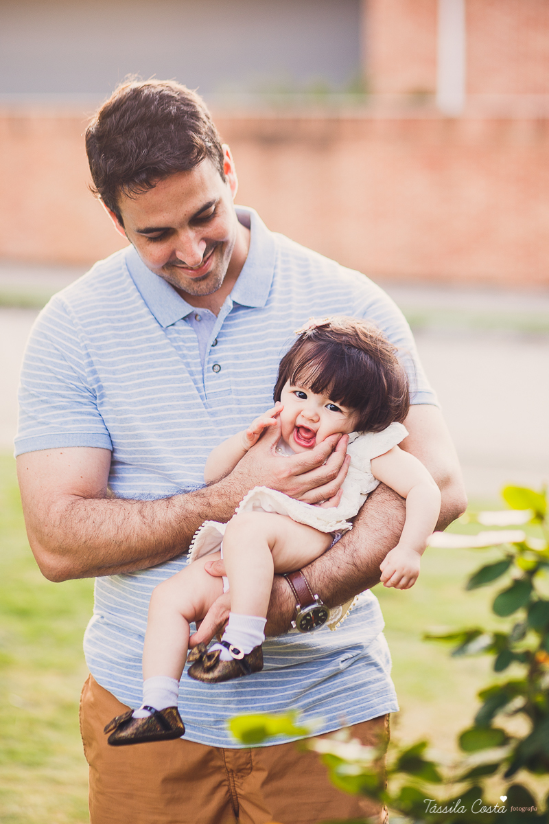 fotografia de família em Vitória ES, Praia de Camburi, Virótia ES, fotos de família, fotógrafa de familias em Vitória ES, fotos profissionais, Tássila Costa fotografia, papais de primeira viagem, acompanhamento fotográfico em Vitória, pais de menina, ES