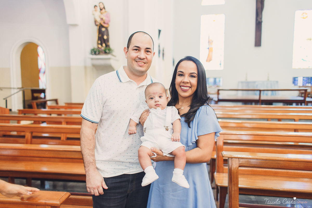 fotos de batizado no santuário de vila velha, família linda, batizando o filho Gabriel, look para batizado, fotos na hora do batizado, aonde batizar meu filho em Vila Velha ES, Santuário de Vila Velha, próximo ao terminal de Vila Velha, família católica