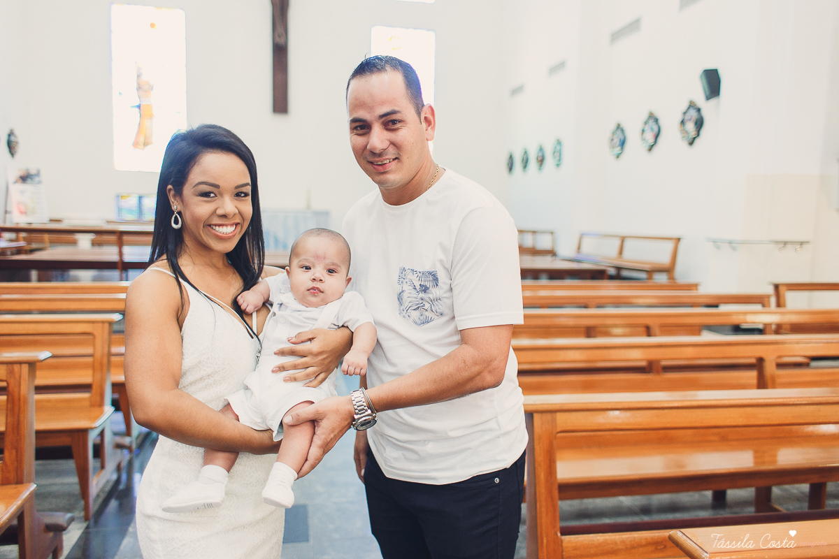 fotos de batizado no santuário de vila velha, família linda, batizando o filho Gabriel, look para batizado, fotos na hora do batizado, aonde batizar meu filho em Vila Velha ES, Santuário de Vila Velha, próximo ao terminal de Vila Velha, família católica