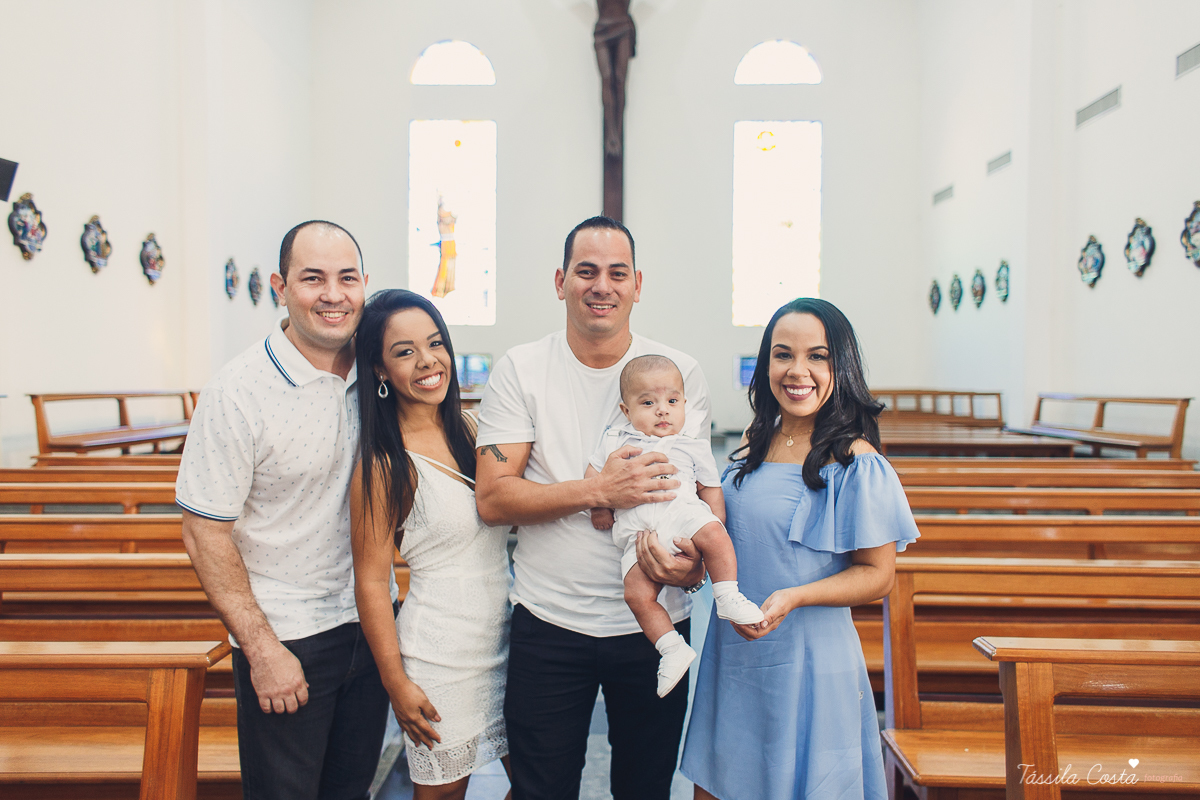 fotos de batizado no santuário de vila velha, família linda, batizando o filho Gabriel, look para batizado, fotos na hora do batizado, aonde batizar meu filho em Vila Velha ES, Santuário de Vila Velha, próximo ao terminal de Vila Velha, família católica