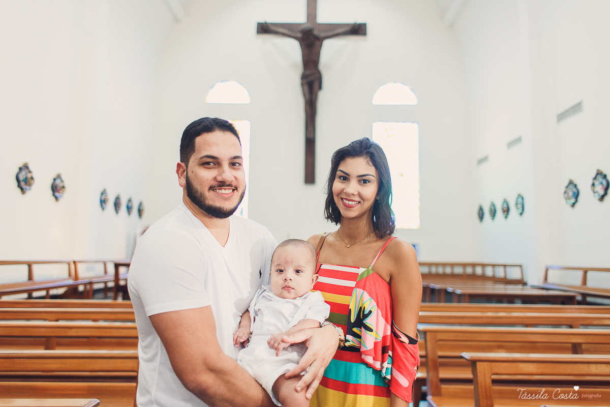 fotos de batizado no santuário de vila velha, família linda, batizando o filho Gabriel, look para batizado, fotos na hora do batizado, aonde batizar meu filho em Vila Velha ES, Santuário de Vila Velha, próximo ao terminal de Vila Velha, família católica