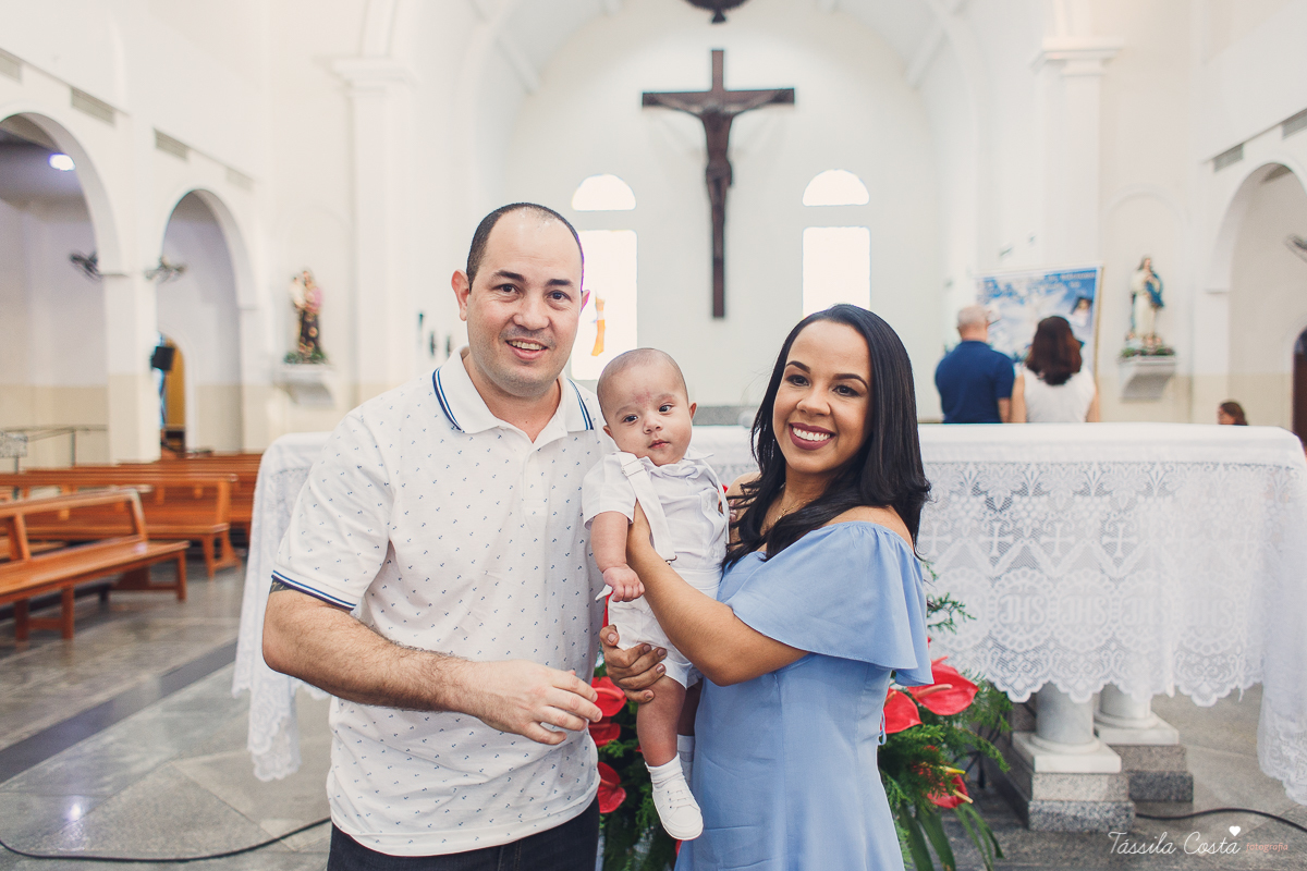fotos de batizado no santuário de vila velha, família linda, batizando o filho Gabriel, look para batizado, fotos na hora do batizado, aonde batizar meu filho em Vila Velha ES, Santuário de Vila Velha, próximo ao terminal de Vila Velha, família católica