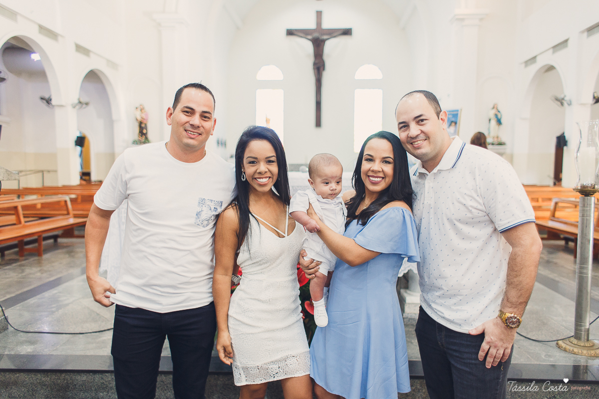 fotos de batizado no santuário de vila velha, família linda, batizando o filho Gabriel, look para batizado, fotos na hora do batizado, aonde batizar meu filho em Vila Velha ES, Santuário de Vila Velha, próximo ao terminal de Vila Velha, família católica