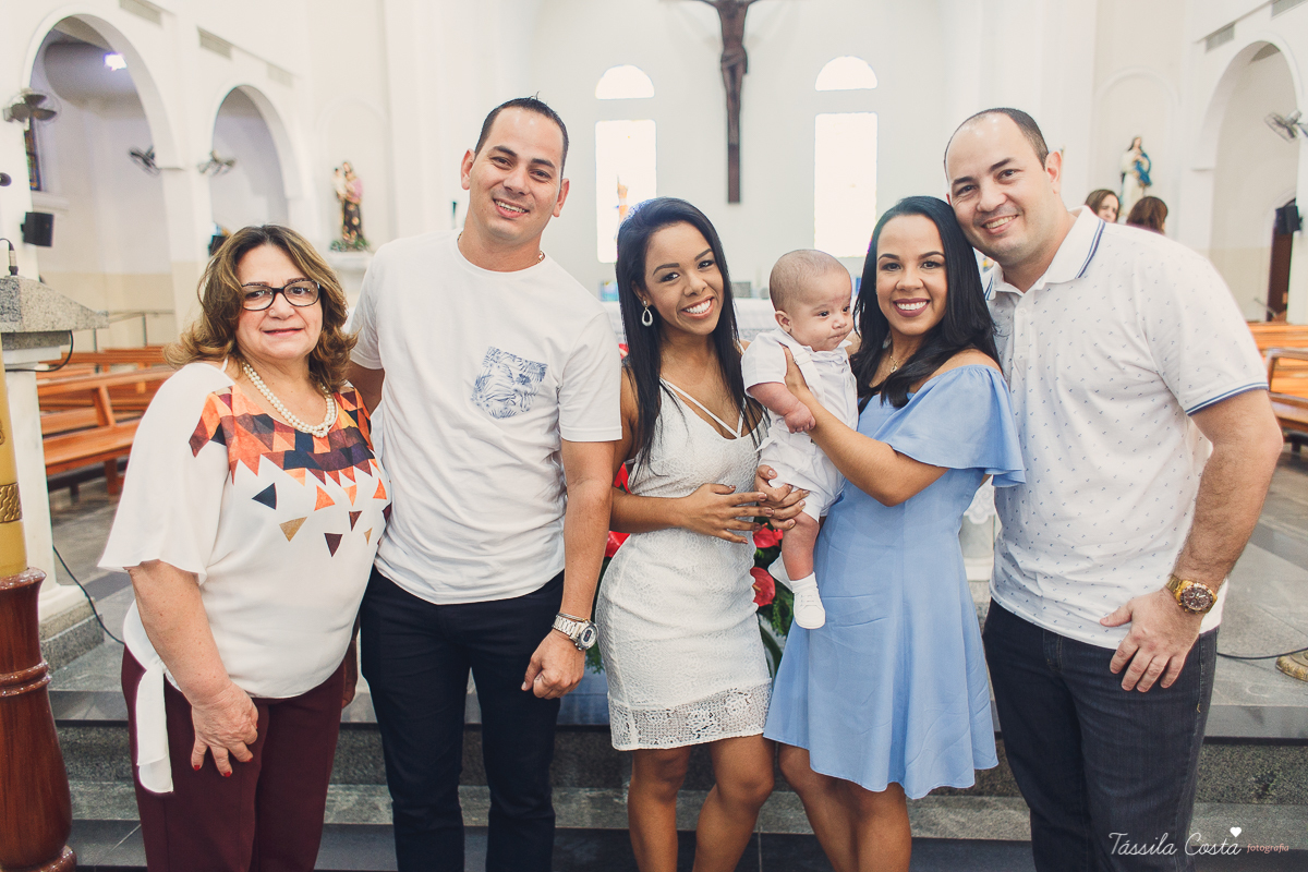 fotos de batizado no santuário de vila velha, família linda, batizando o filho Gabriel, look para batizado, fotos na hora do batizado, aonde batizar meu filho em Vila Velha ES, Santuário de Vila Velha, próximo ao terminal de Vila Velha, família católica