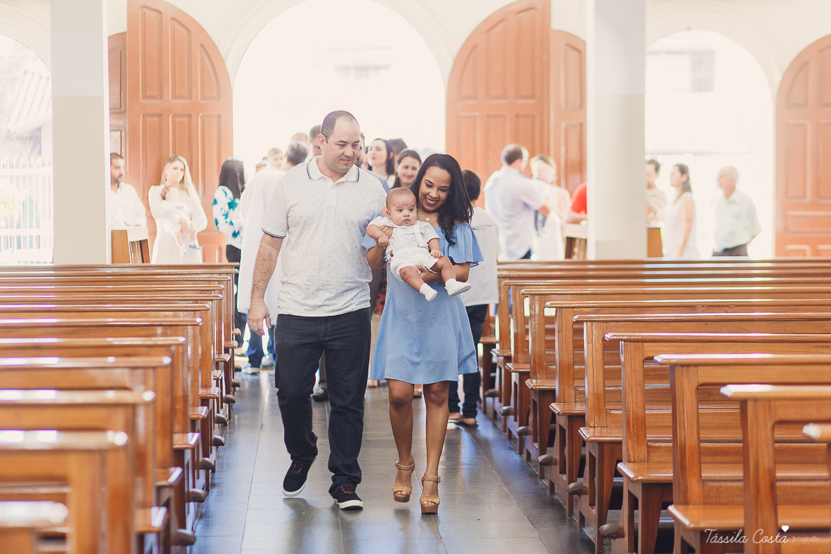 fotos de batizado no santuário de vila velha, família linda, batizando o filho Gabriel, look para batizado, fotos na hora do batizado, aonde batizar meu filho em Vila Velha ES, Santuário de Vila Velha, próximo ao terminal de Vila Velha, família católica