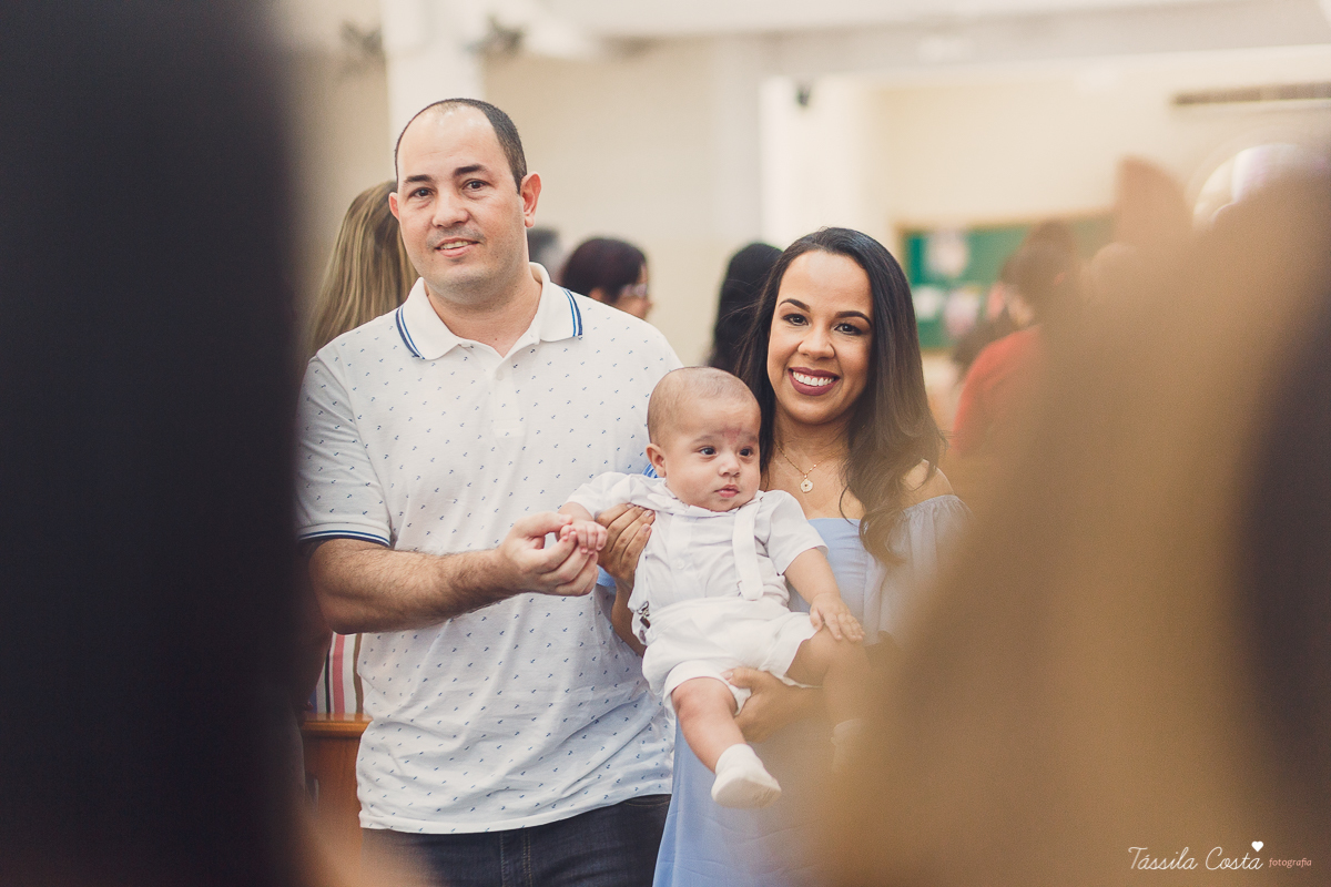 fotos de batizado no santuário de vila velha, família linda, batizando o filho Gabriel, look para batizado, fotos na hora do batizado, aonde batizar meu filho em Vila Velha ES, Santuário de Vila Velha, próximo ao terminal de Vila Velha, família católica